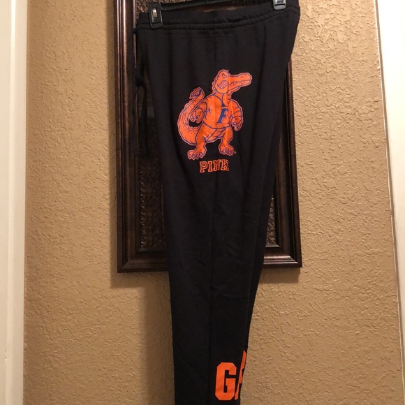 Extremely RARE HTF NWT PINK Victoria’s Secret Sweatpants/Joggers. Medium. - Picture 7 of 15